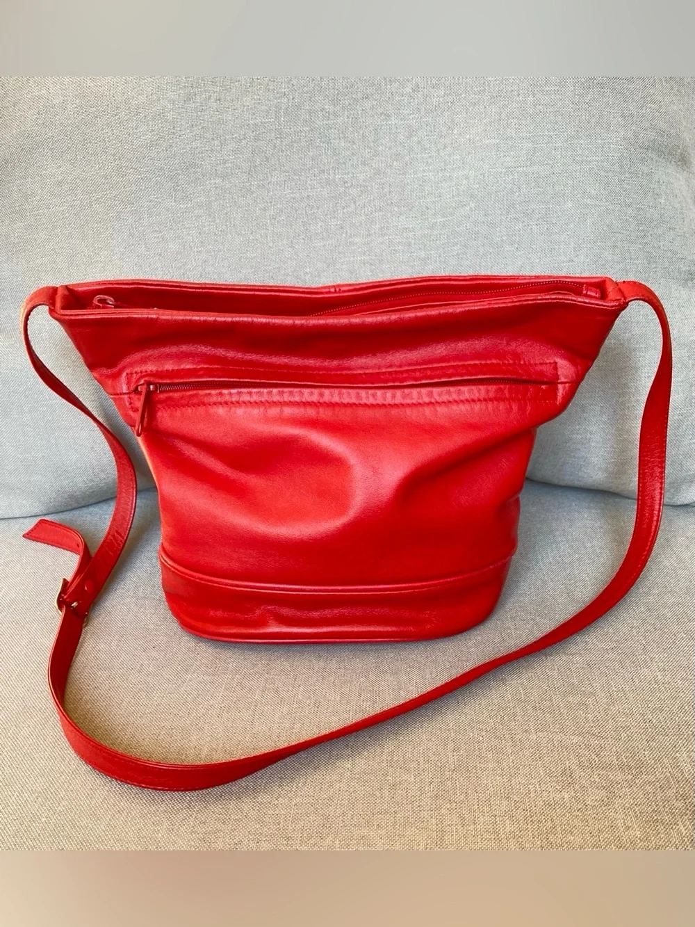Rare 1970s Etra Red Leather Bucket Bag Crossbody Vintage Purse